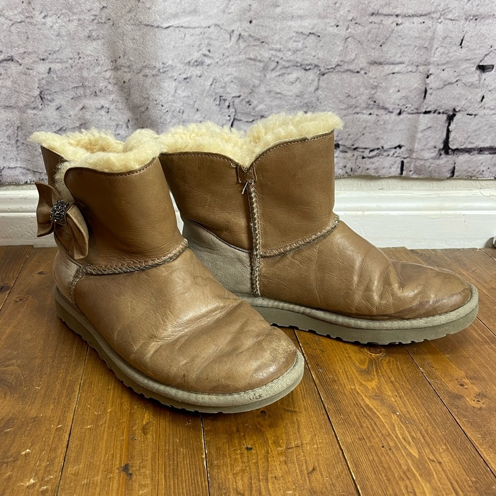 Ugg Bailey Bow tan boots Womens size 7